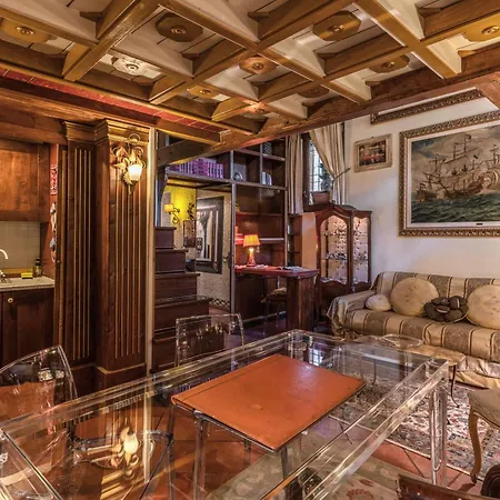 Downtown Eleanor Luxury Apartment
